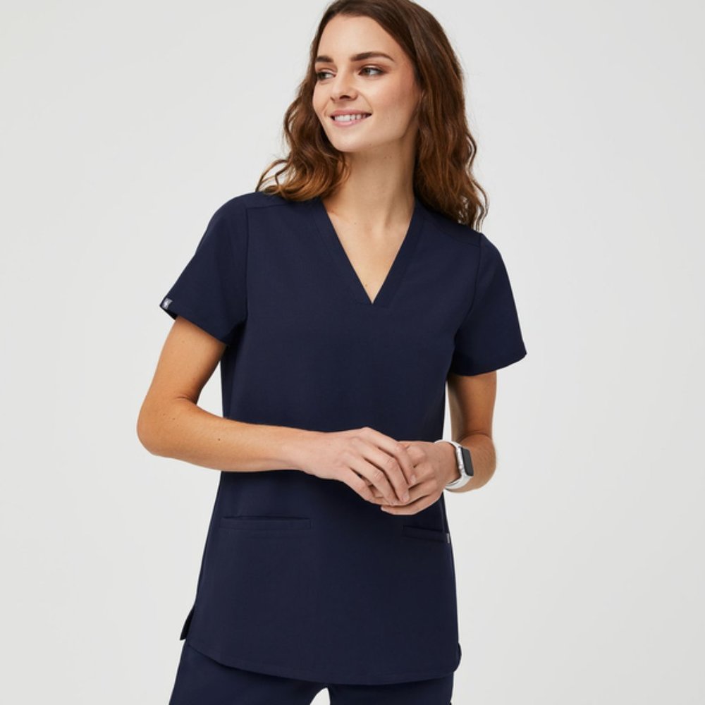 FIGS  Casma™ Three-Pocket Scrub Top in Navy Blue Size XS